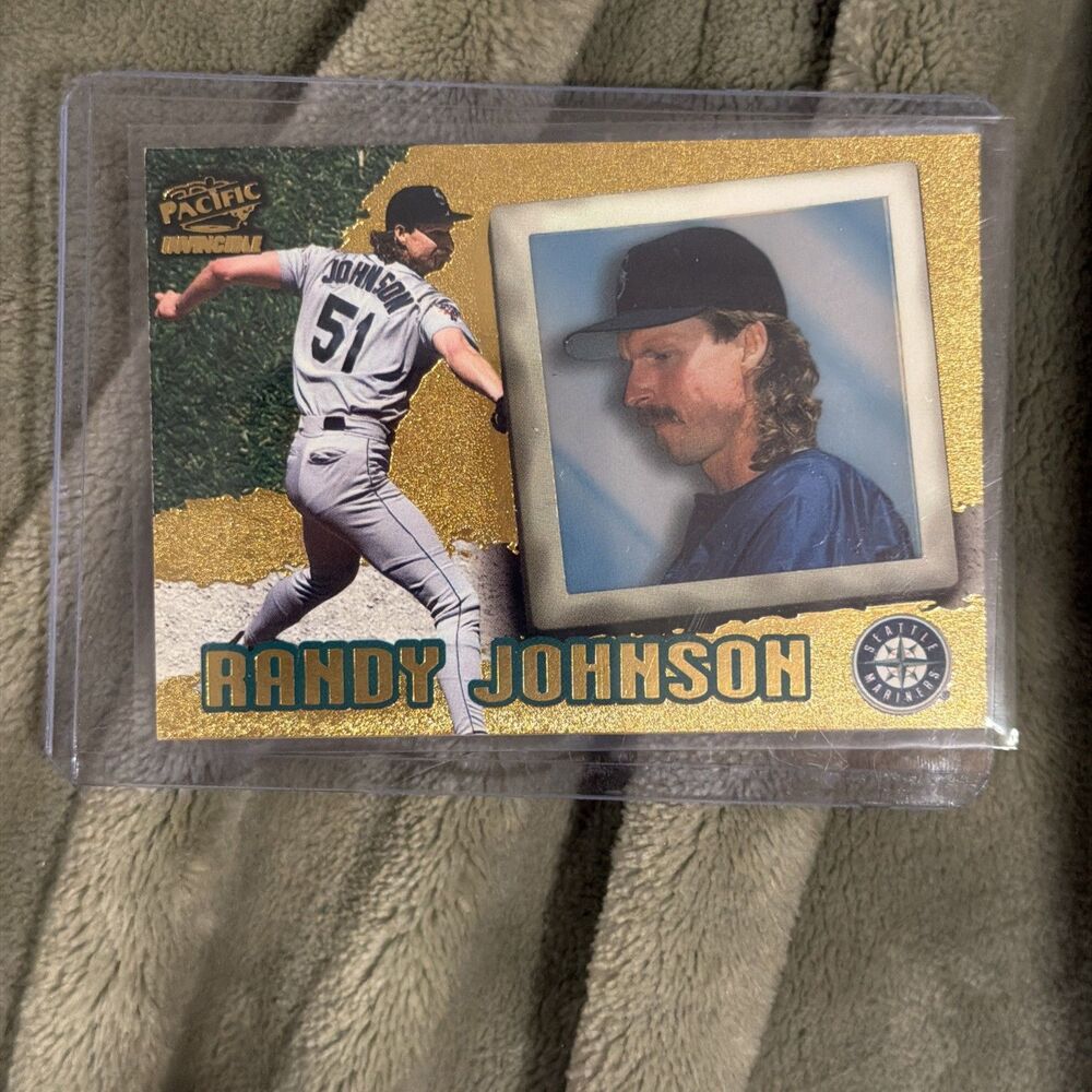1998 Pacific Invincible - Randy Johnson #65 - Picture 8 of 9